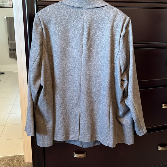 Penningtons one button blazer, gray; size 22w; machine washable - Picture 3 of 3